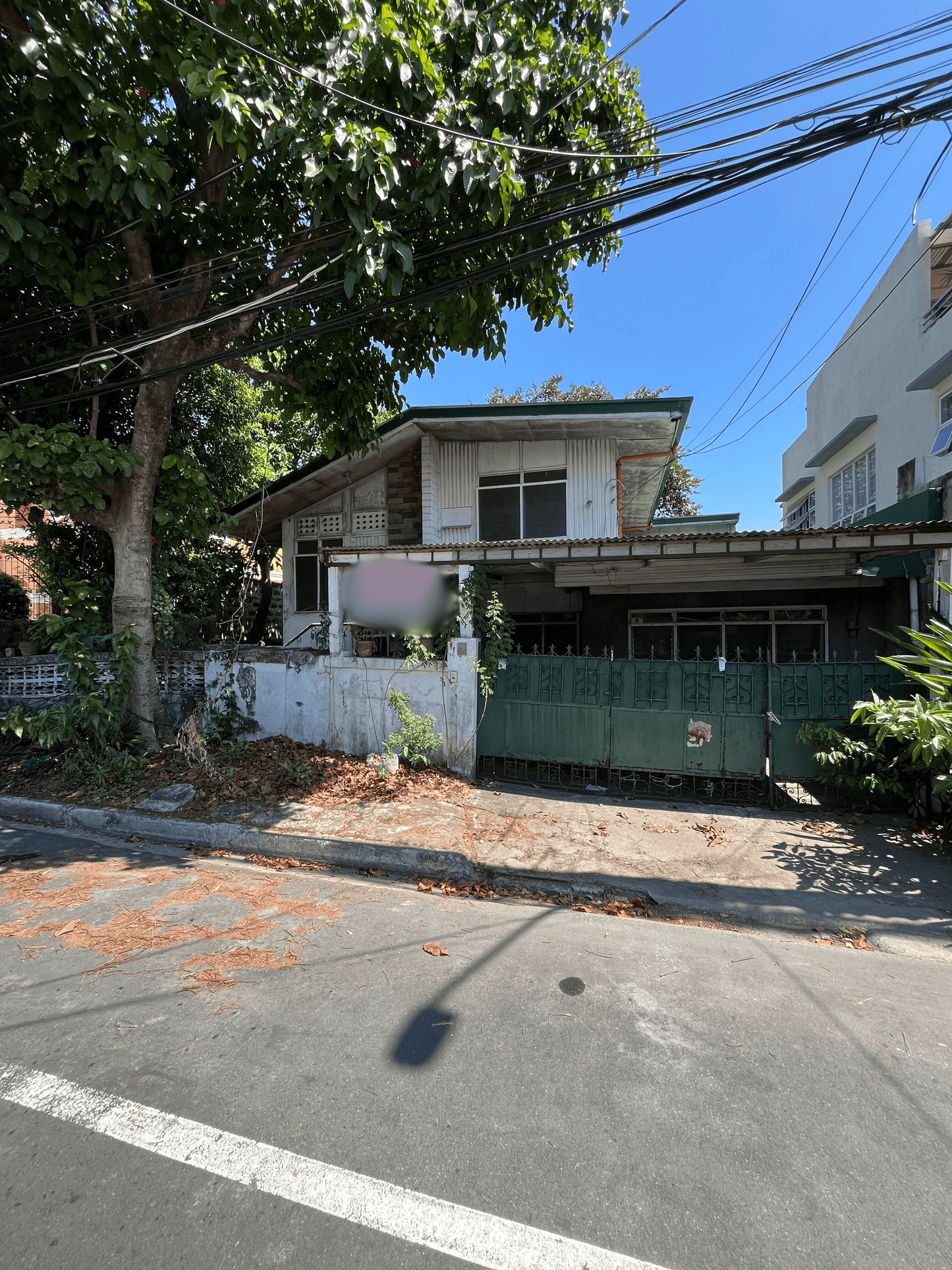 Old house in Merville Park, ParaƱaque