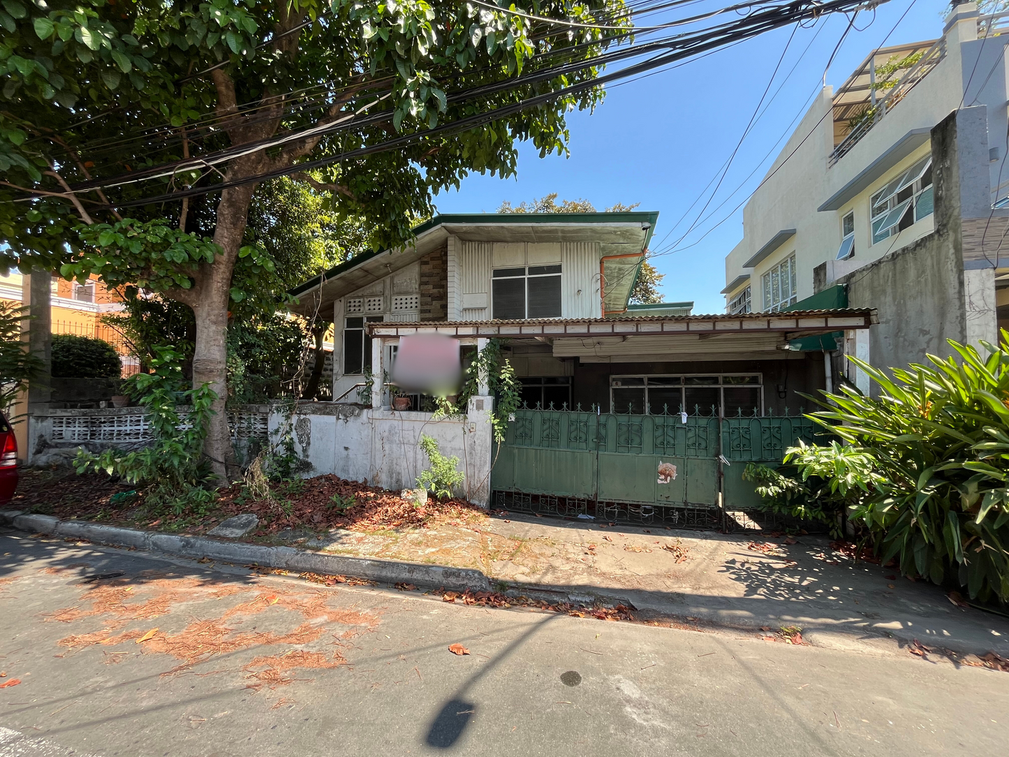 Old house in Merville Park, ParaƱaque