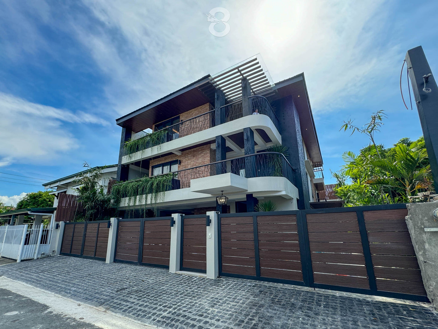 Modern House in Merville Park, Parañaque