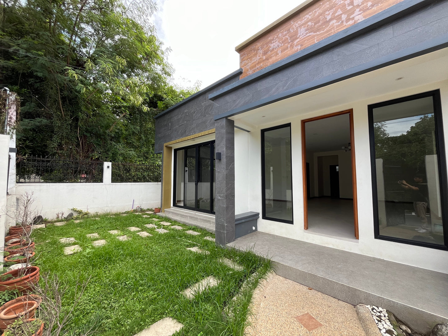 Bungalow for sale in Merville Park, Parañaque