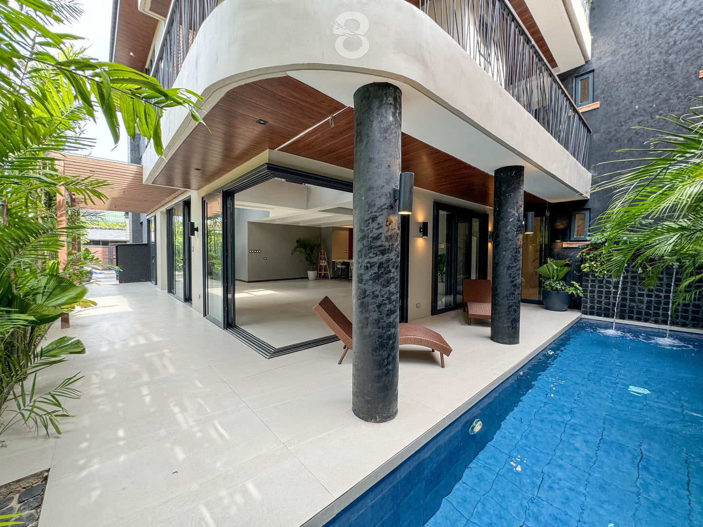 Modern House in Merville Park, Parañaque