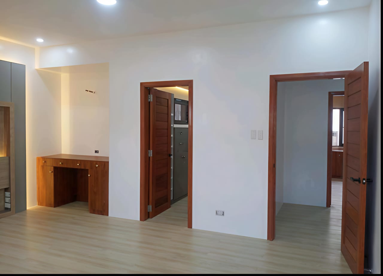 Modern House in Molave Park (inside Merville Park, Parañaque)