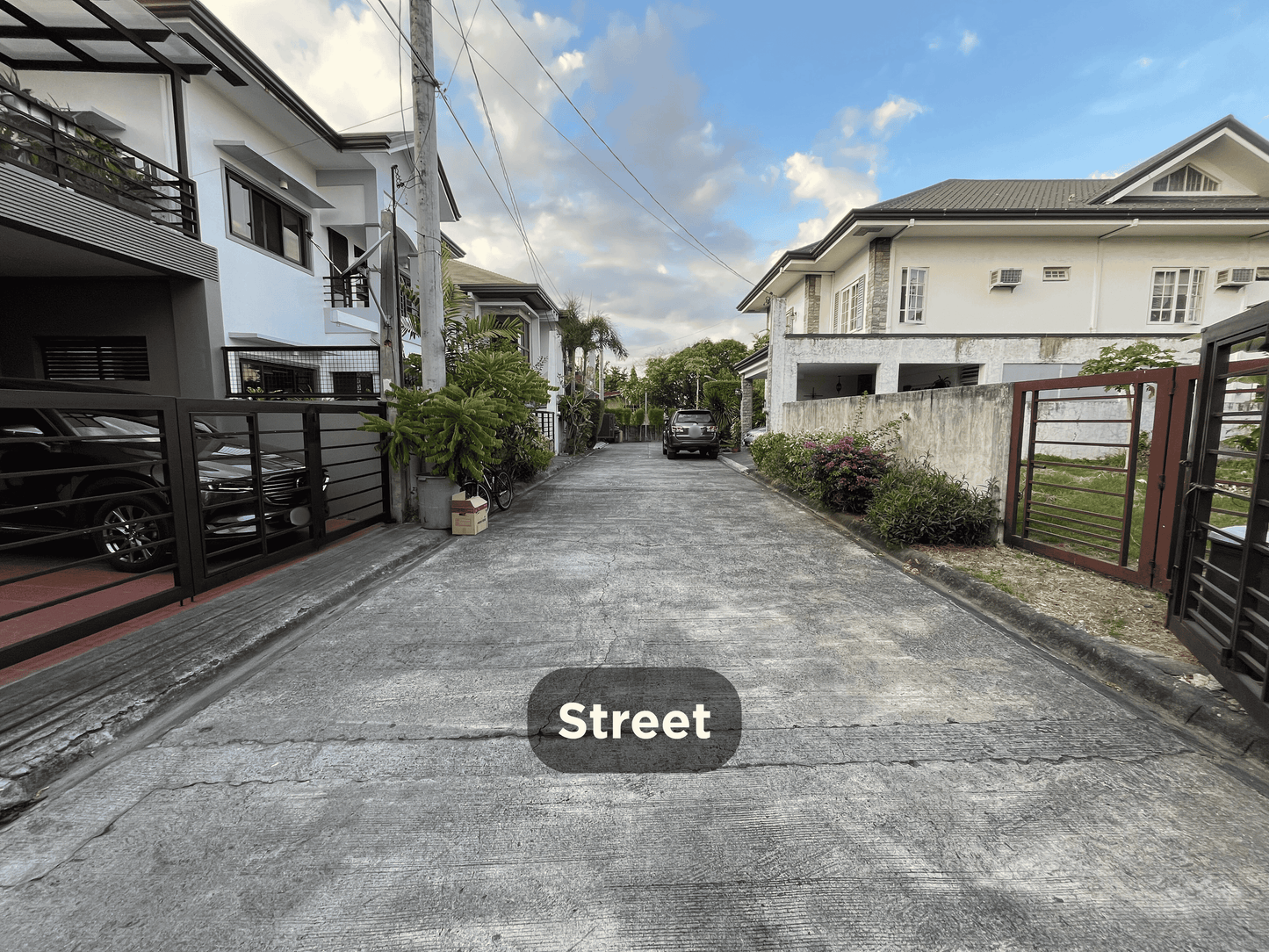 Duplex for sale in Miraleste (inside Merville Park, Parañaque)
