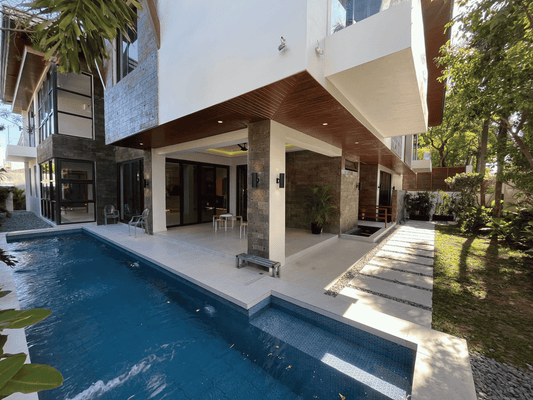 Modern house for sale in Merville Park, Parañaque City