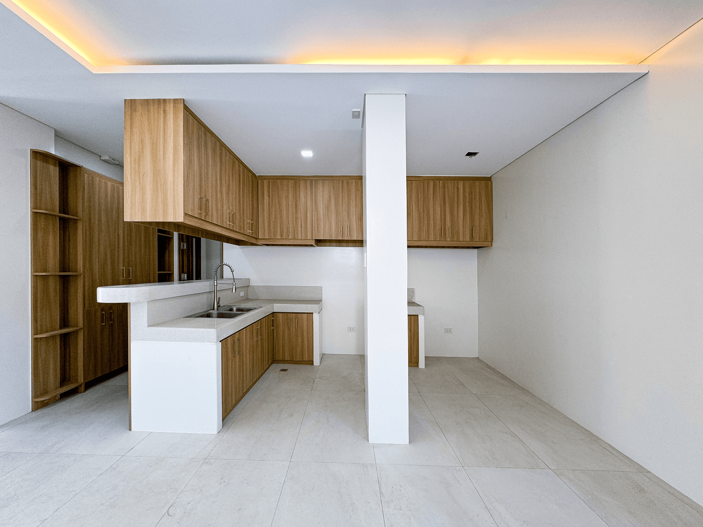 Modern house for sale in Merville Park, Parañaque City