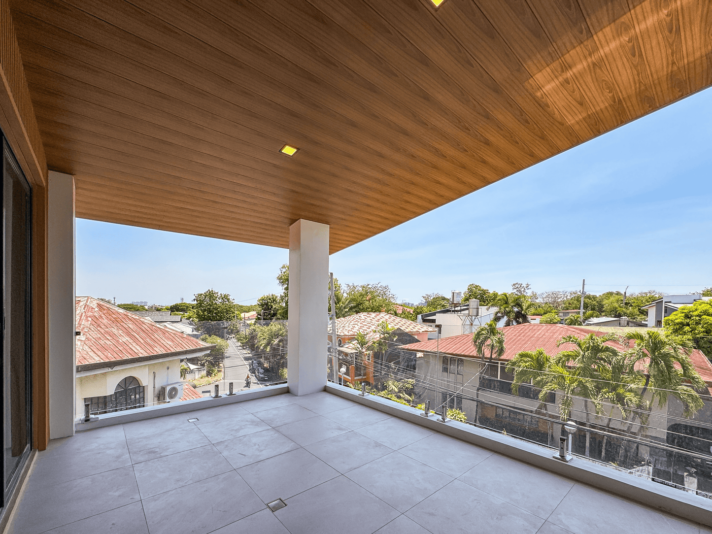 Modern house for sale in Merville Park, Parañaque City