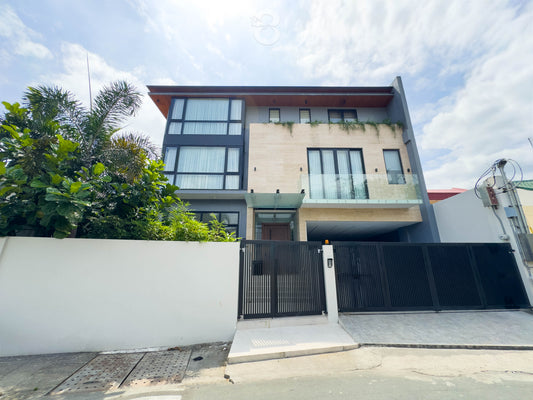 Modern house for sale in Merville Park, Parañaque City