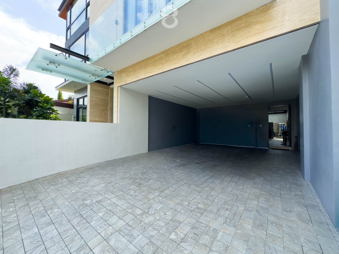 Modern house for sale in Merville Park, Parañaque City