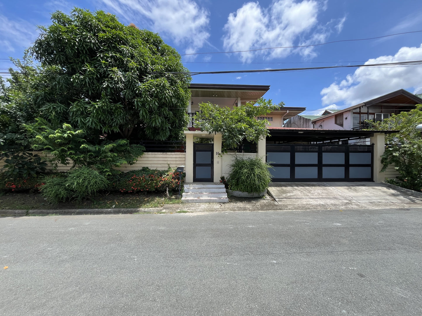 House in Merville Park Parañaque City