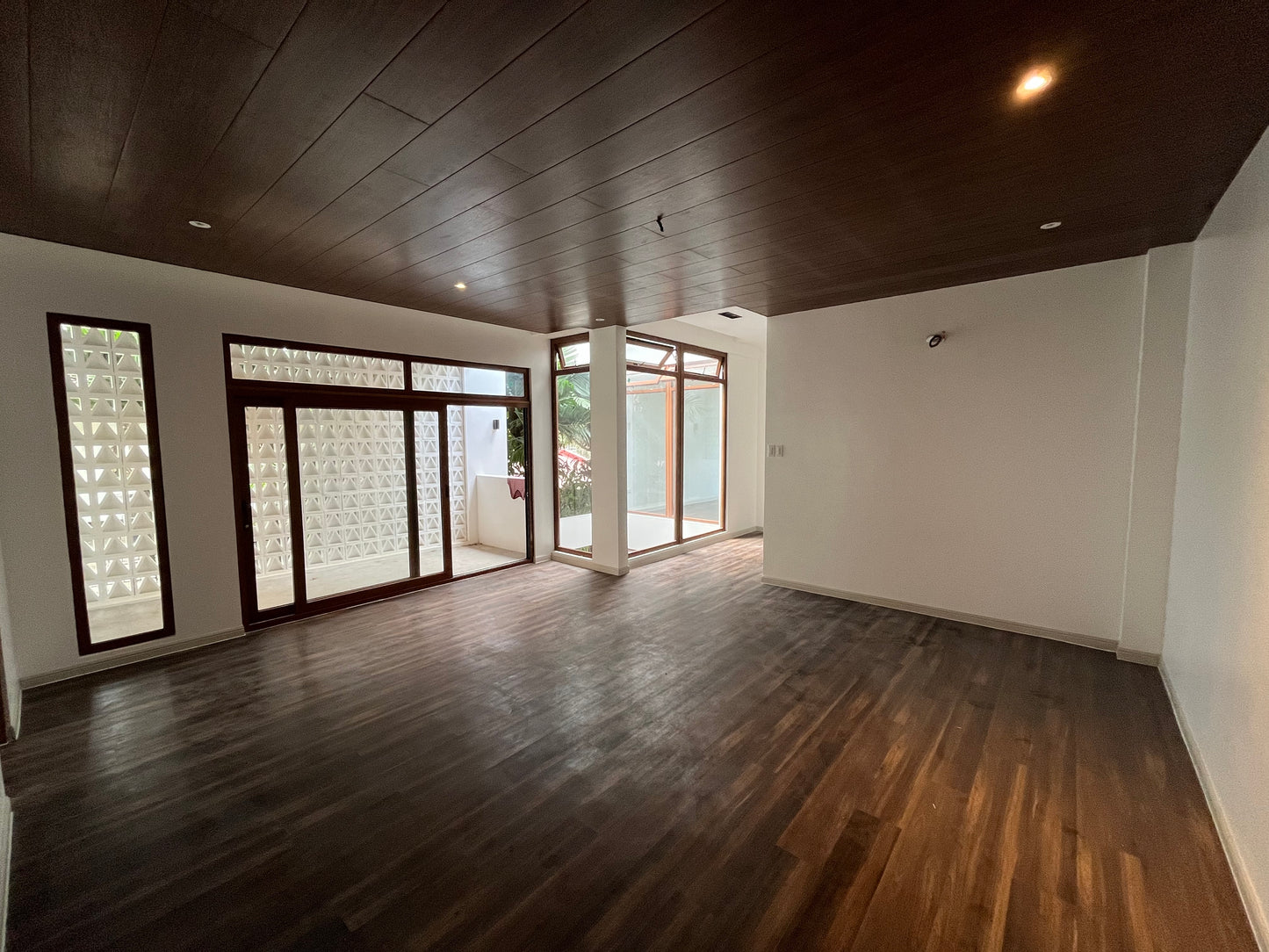 Modern House for sale in Merville Park, Parañaque