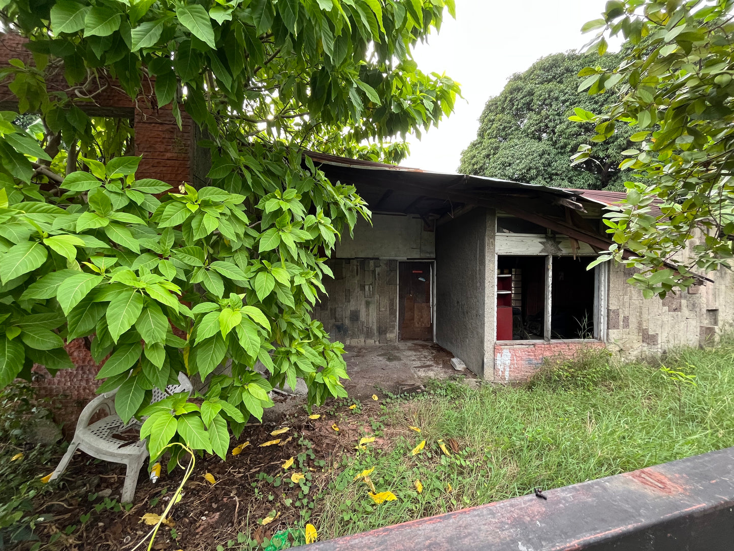 Old house in Merville Park, Parañaque
