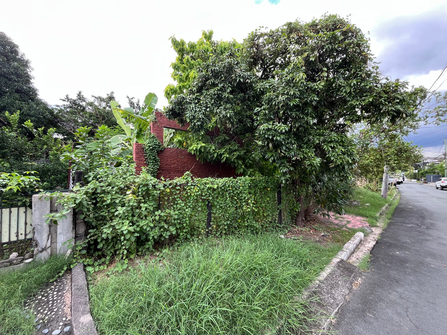 Old house in Merville Park, Parañaque