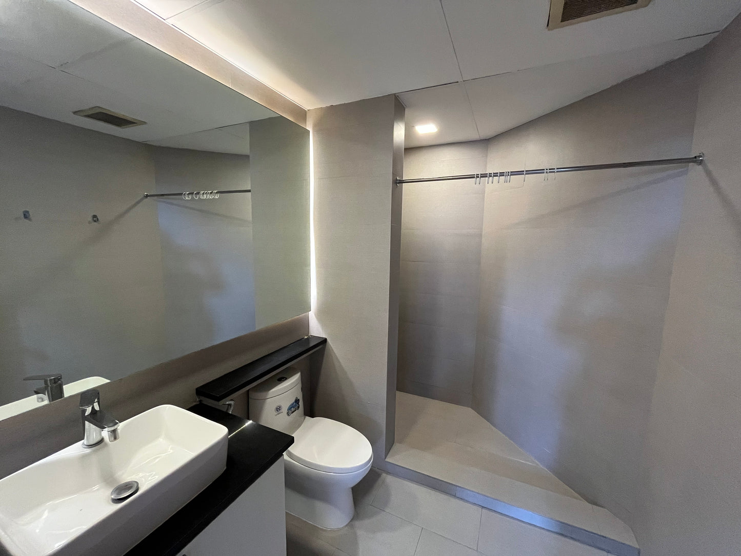 Condo for sale in Merville Park (Bella Villa One)