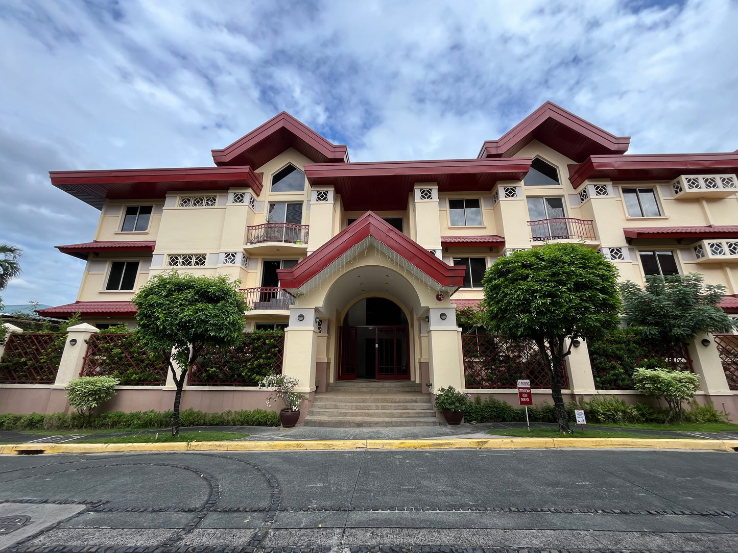 Condo for sale in Merville Park (Bella Villa One)