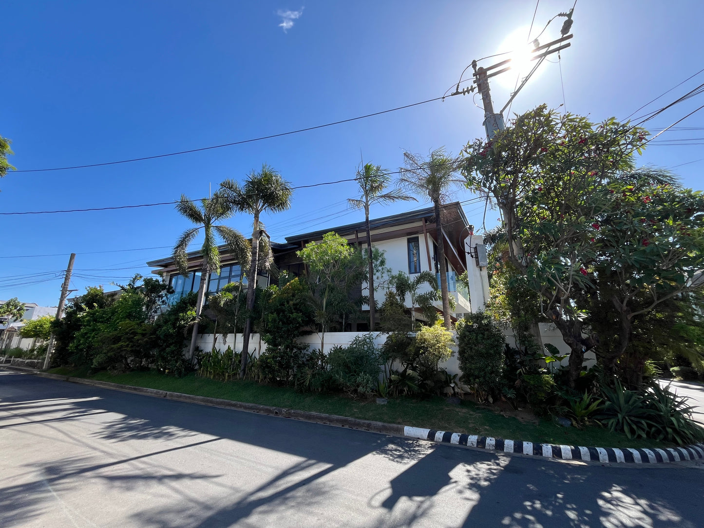 Modern house for sale in Merville Park, Parañaque City