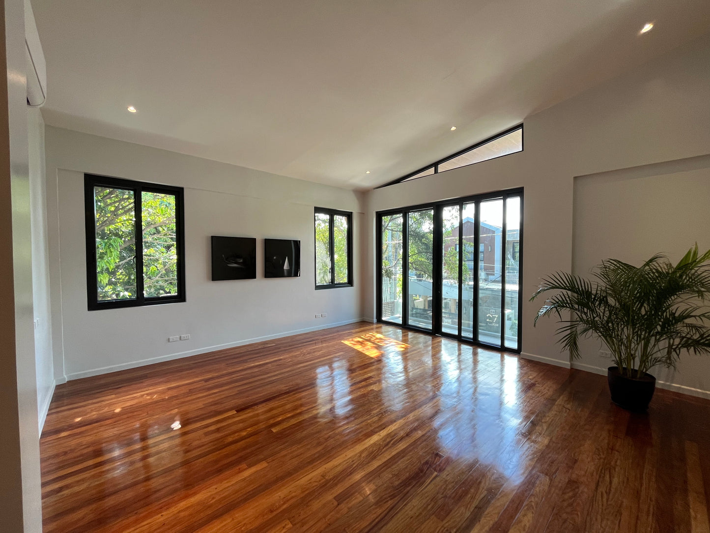 Modern house for sale in Merville Park, Parañaque City