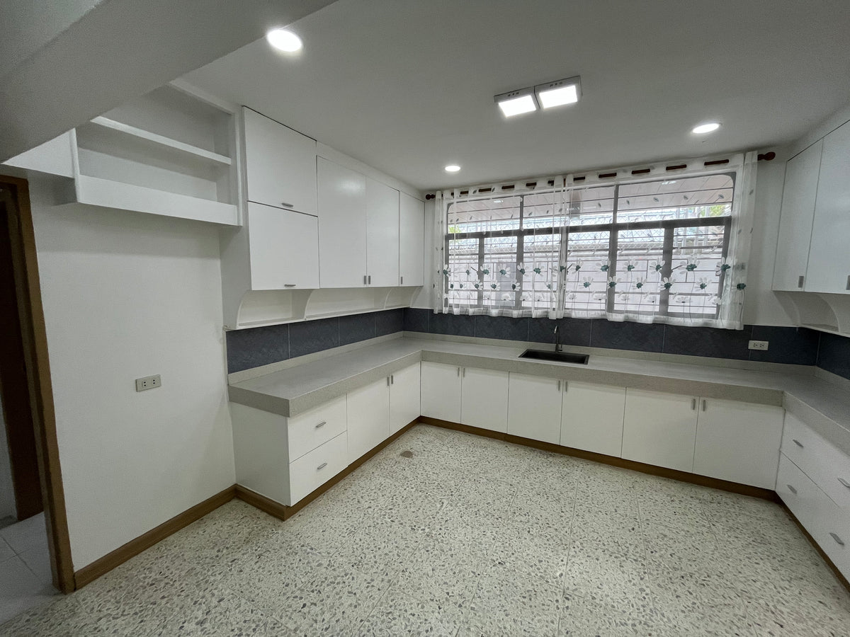 House in Merville Park (Executive Area), Parañaque