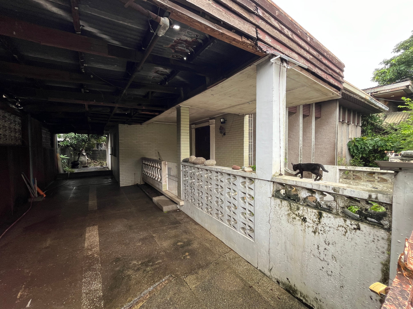 Old House in Merville Park, Parañaque