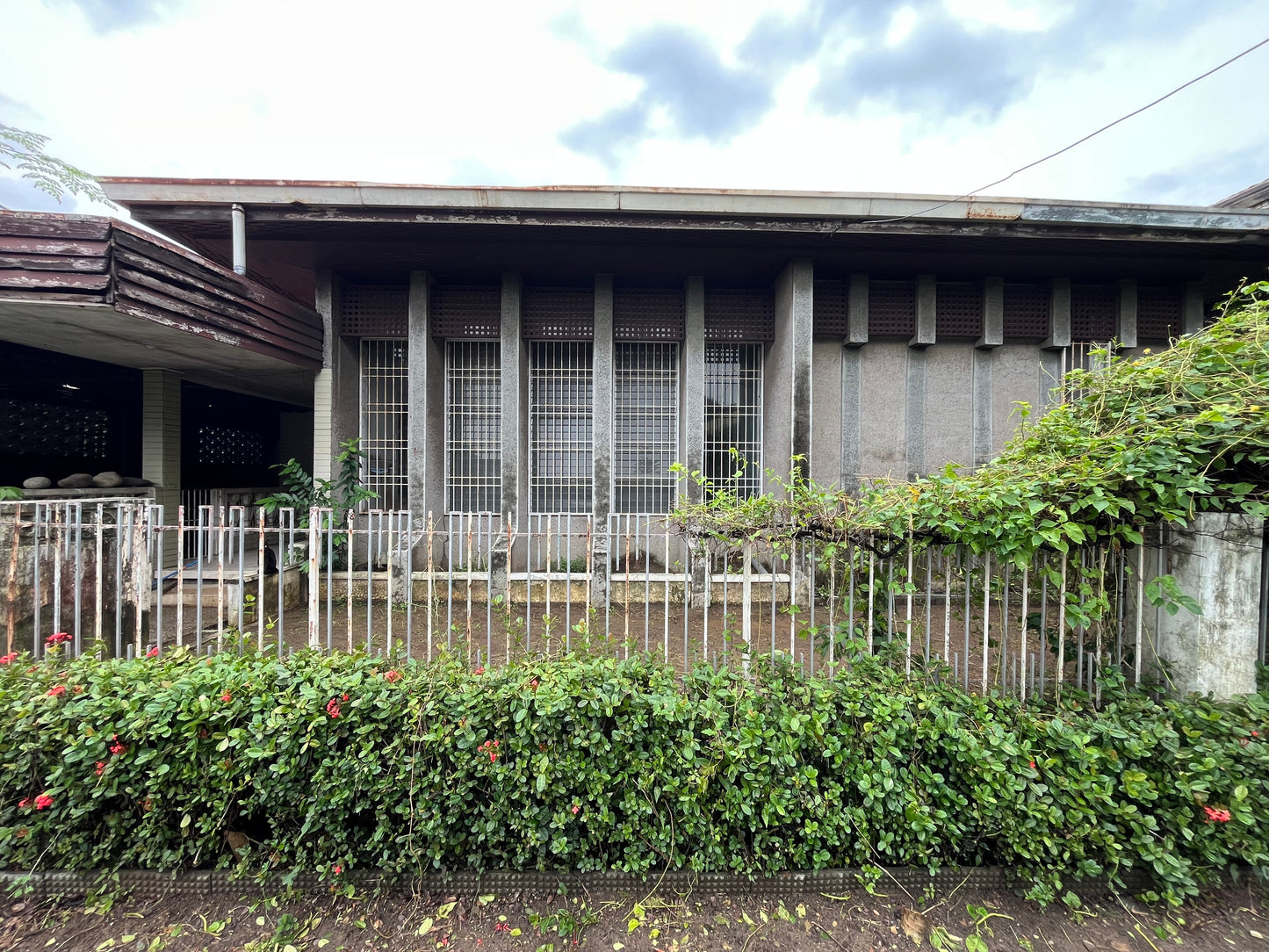 Old House in Merville Park, Parañaque