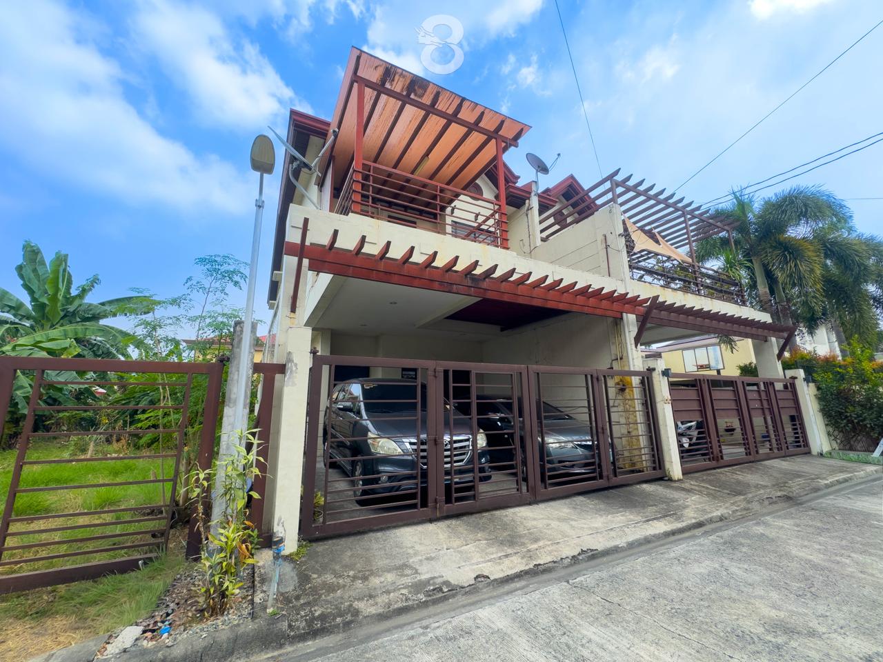 Duplex for sale in Miraleste (inside Merville Park, Parañaque)
