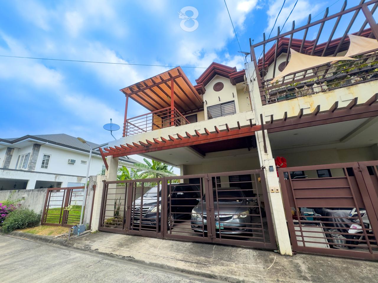 Duplex for sale in Miraleste (inside Merville Park, Parañaque)