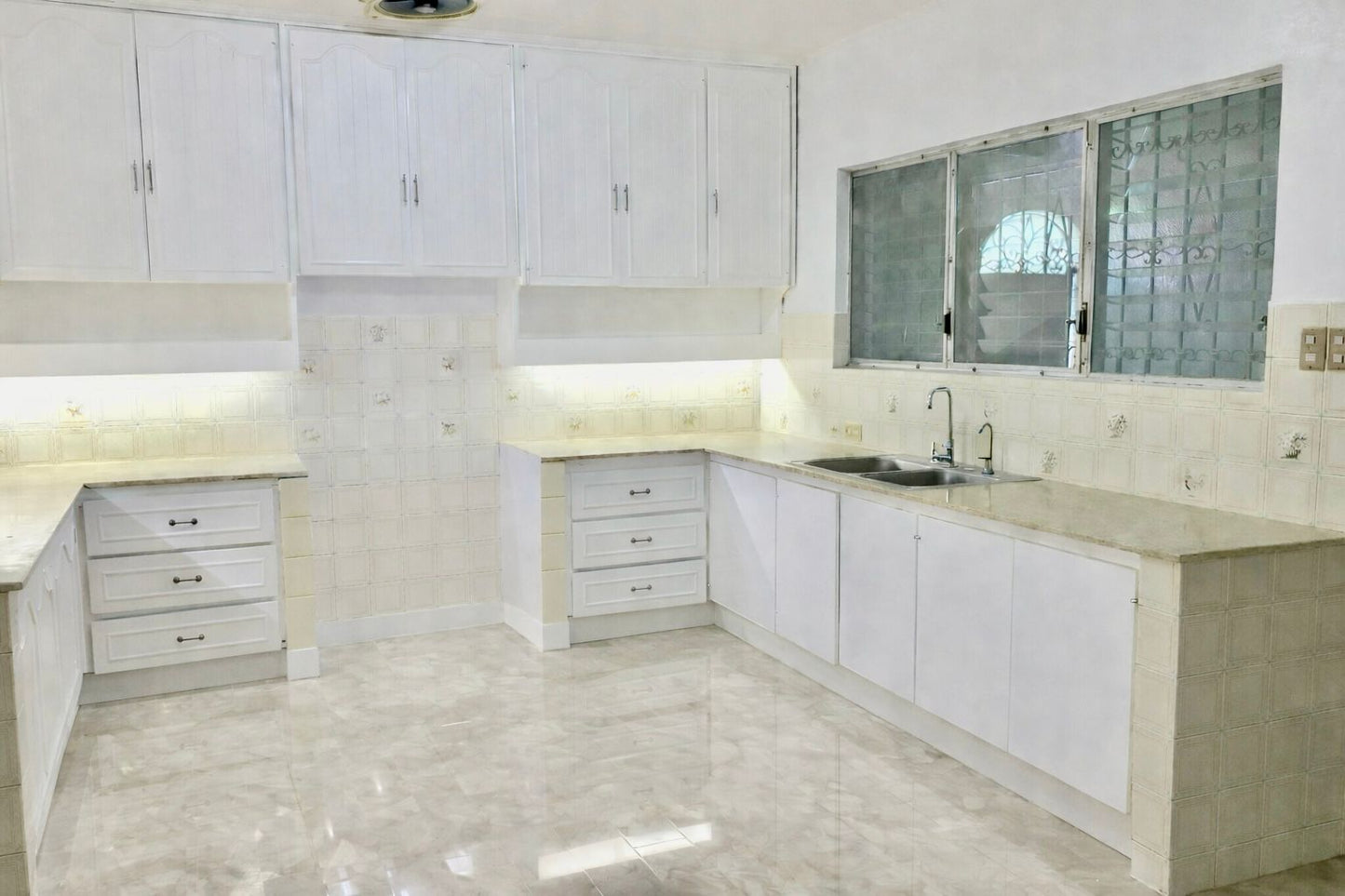 House in Merville Park (Executive Area), Parañaque